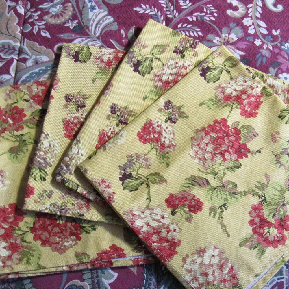 Set of 4 WAVERLY Floral Napkins 18" X 18"